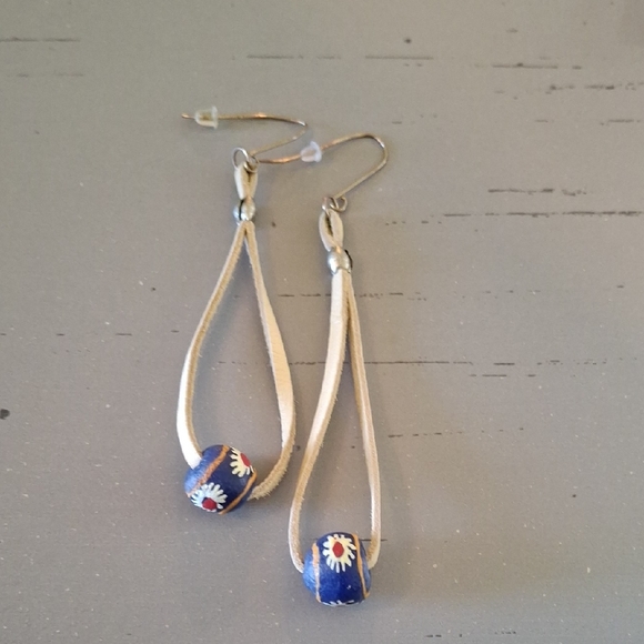 Handmade Jewelry - Handmade Daisy & Leather Earrings